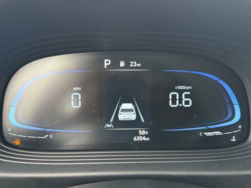 Used 2025 Hyundai Venue Limited image 25