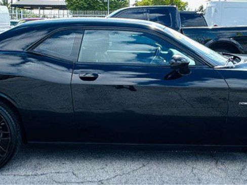 Used 2017 Dodge Challenger R/T image 6