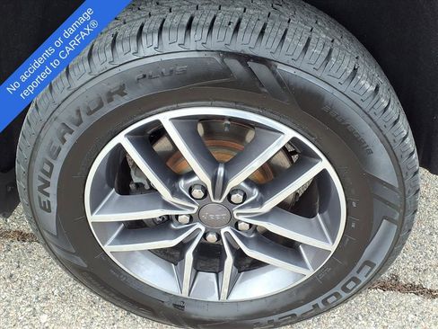 Used 2019 Jeep Grand Cherokee Laredo w/ 18" Wheel & 8.4" Radio Group image 10