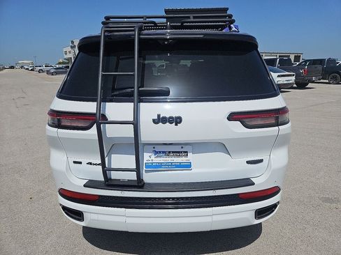 Used 2023 Jeep Grand Cherokee L Summit AWD/4WD image 6