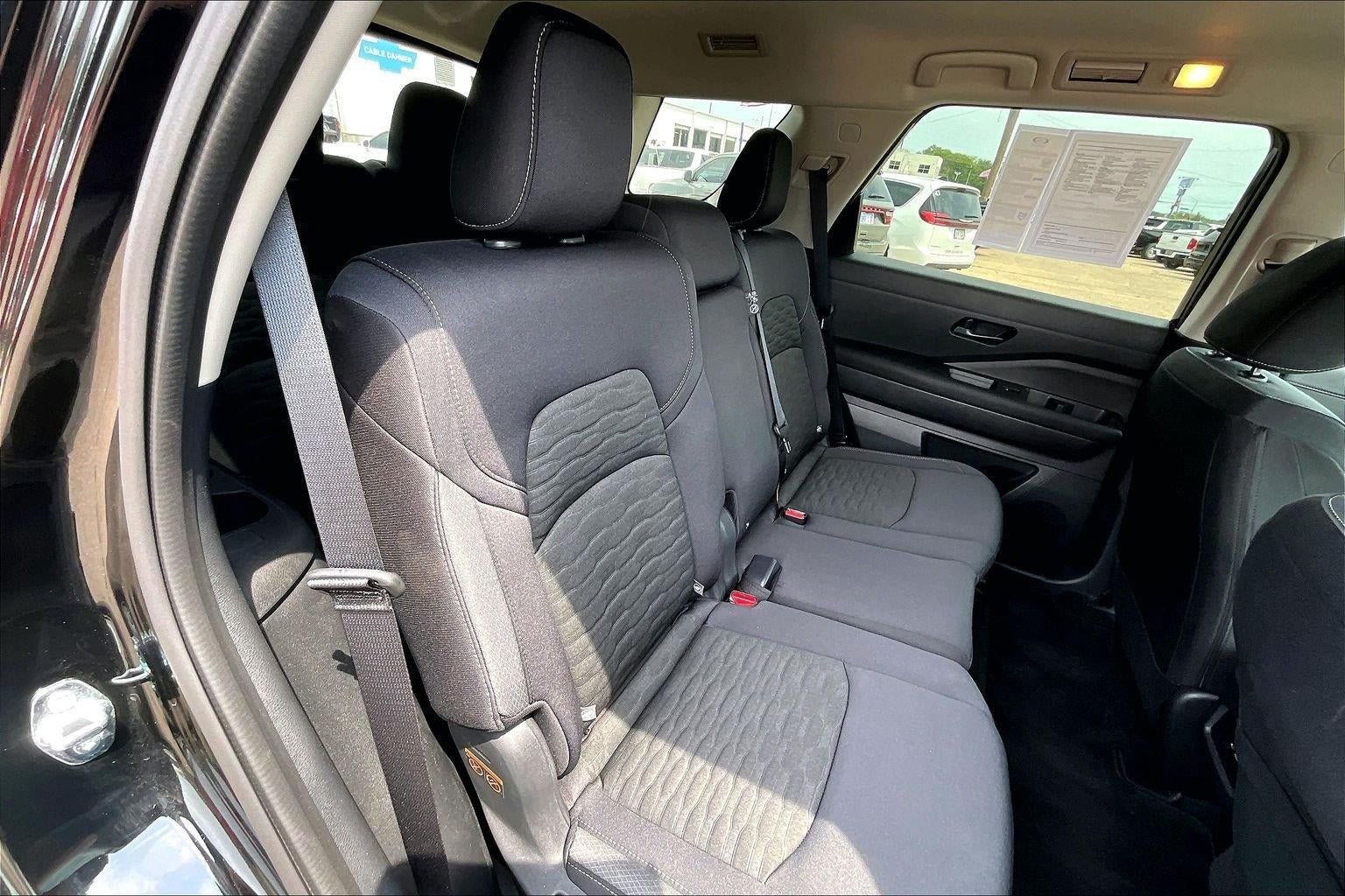 Used 2025 Nissan Pathfinder S AWD/4WD image 24