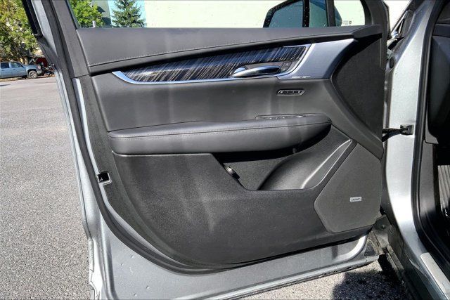 Used 2025 Cadillac XT6 Premium Luxury AWD/4WD image 23