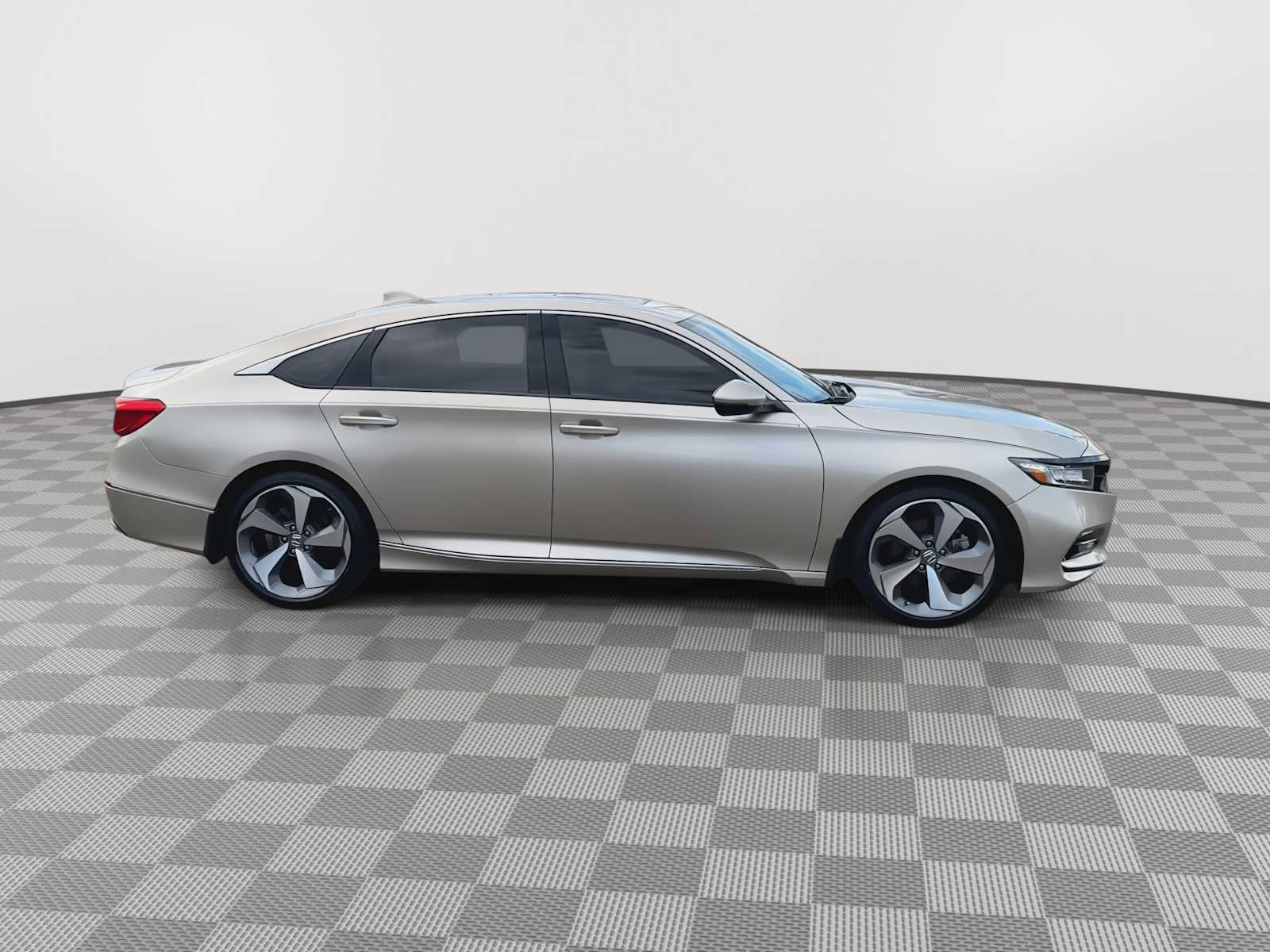 Used 2018 Honda Accord Touring image 9