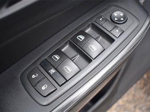 Used 2015 Jeep Cherokee Limited image 19