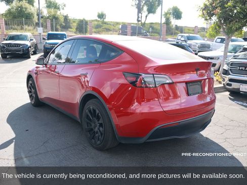 Used 2021 Tesla Model Y Long Range image 3