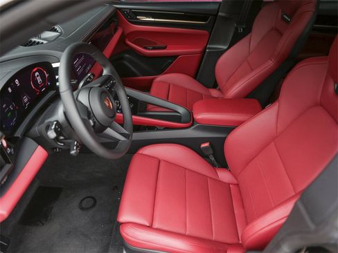 New 2025 Porsche Macan 4S Electric image 14