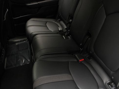 Used 2025 Honda Pilot EX-L image 19