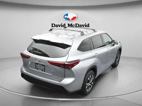 Used 2021 Toyota Highlander XLE FWD image 40