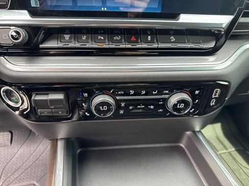 Used 2026 Chevrolet Silverado 3500 High Country w/ Technology Package AWD/4WD image 25