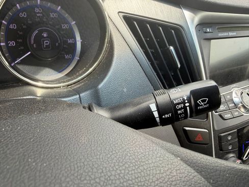 Used 2011 Hyundai Sonata GLS FWD image 14