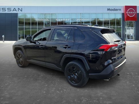 Used 2020 Toyota RAV4 LE image 6