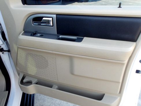 Used 2017 Ford Expedition EL XLT w/ Equipment Group 202A image 9