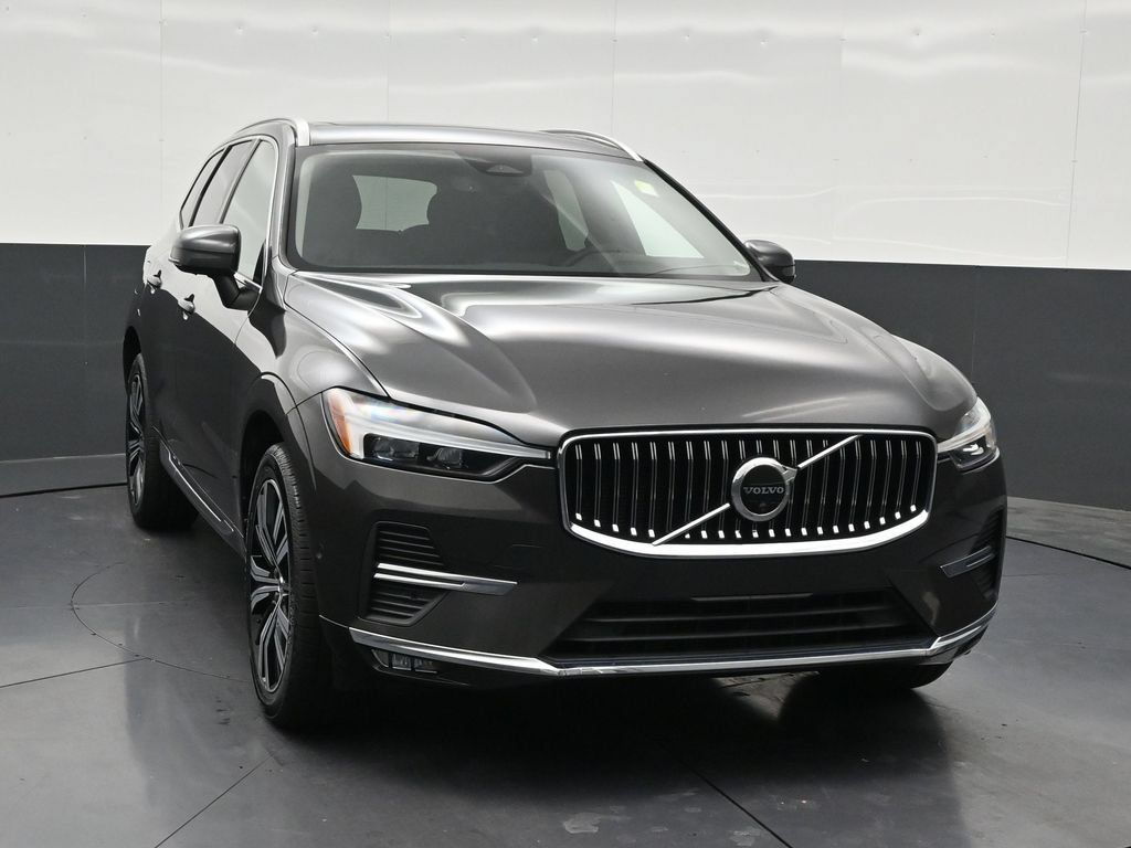 Certified 2023 Volvo XC60 B5 Plus AWD/4WD image 8