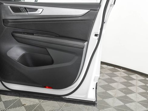 Used 2025 Volkswagen Atlas Cross Sport SE FWD image 46