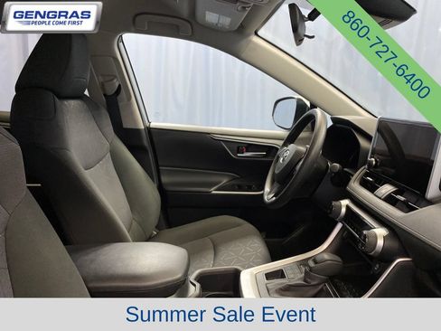 Used 2025 Toyota RAV4 XLE AWD/4WD image 41