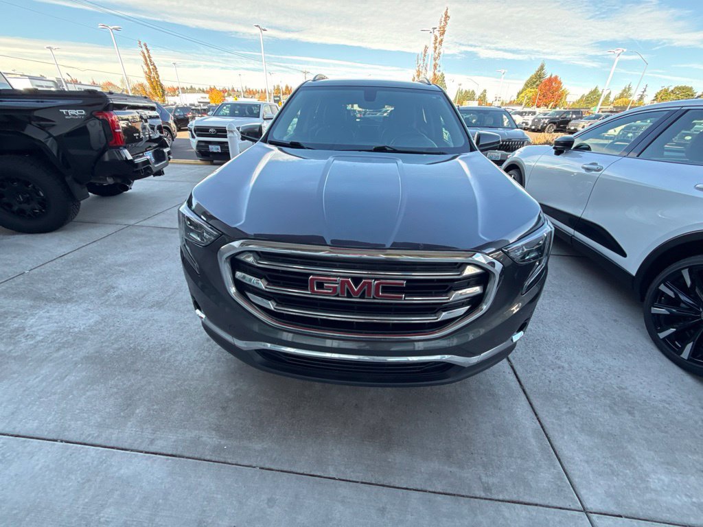 Used 2018 GMC Terrain SLT w/ Preferred Package FWD image 2