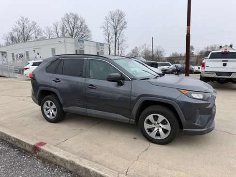Used 2020 Toyota RAV4 LE image 5