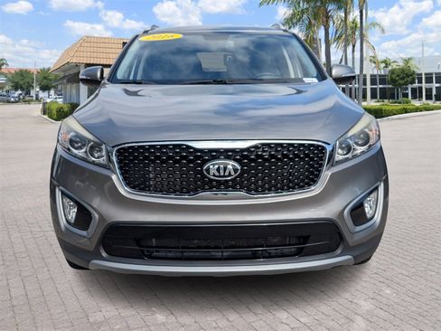Used 2016 Kia Sorento EX image 2