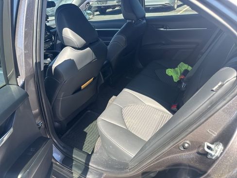Used 2023 Toyota Camry SE image 12