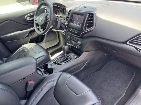 Used 2021 Jeep Cherokee Latitude Plus FWD image 12