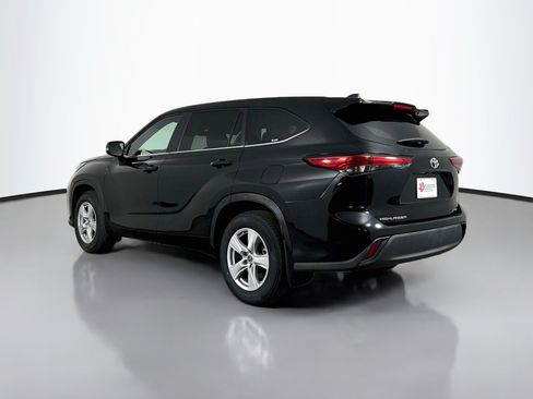Used 2023 Toyota Highlander LE AWD/4WD image 5