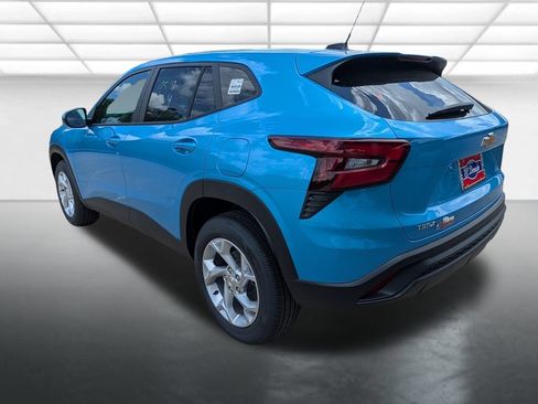 New 2026 Chevrolet Trax LS w/ LS Convenience Package FWD image 2