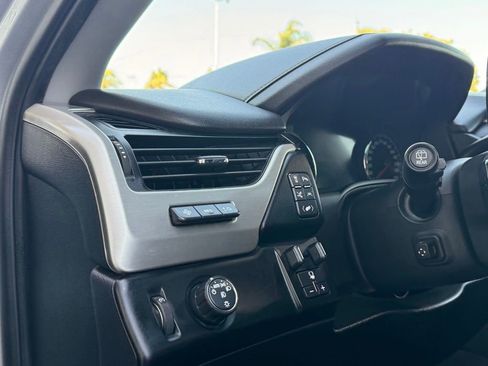 Used 2019 GMC Yukon Denali w/ Open Road Package RWD image 12