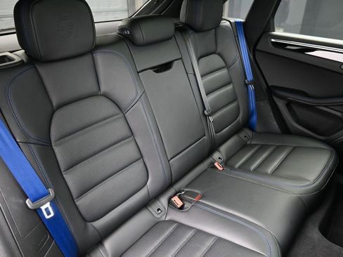 Certified 2025 Porsche Macan AWD/4WD image 28