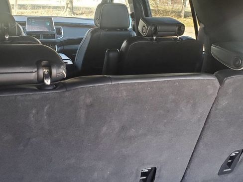 Used 2023 Chevrolet Suburban Premier image 25