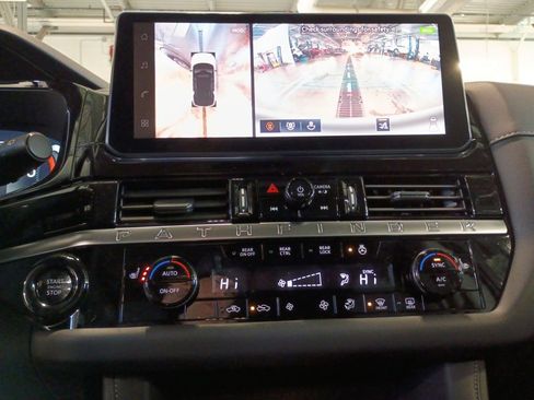 New 2026 Nissan Pathfinder SL AWD/4WD image 13