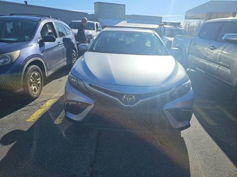 Used 2024 Toyota Camry SE w/ Convenience Package image 11