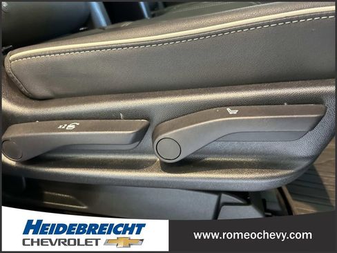 Used 2023 GMC Yukon SLT w/ SLT Premium Package AWD/4WD image 35