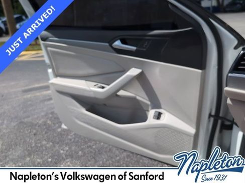 Used 2024 Volkswagen Jetta SE w/ Panoramic Sunroof Package FWD image 18