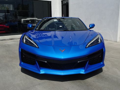 Used 2025 Chevrolet Corvette Z06 w/ Chrome Exterior Badge Package RWD image 2