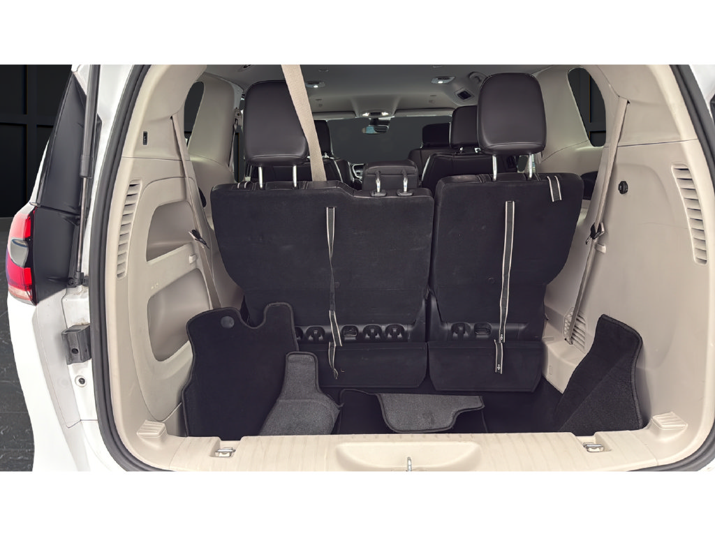 Used 2024 Chrysler Pacifica Touring-L FWD image 27