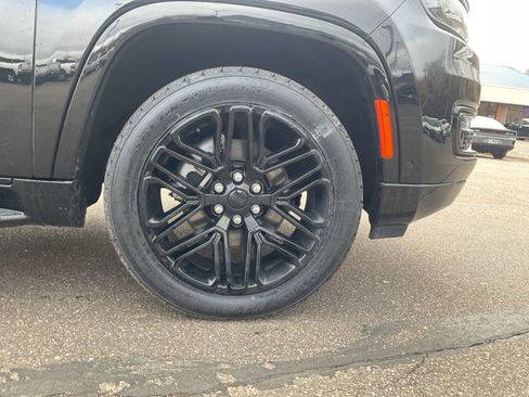 Used 2024 Jeep Wagoneer Series II image 26