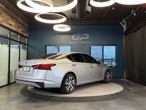Used 2022 Nissan Altima 2.5 S FWD image 3