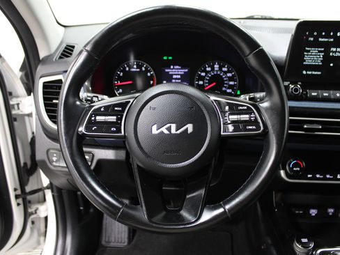 Used 2023 Kia Seltos S w/ Navigation Package image 8