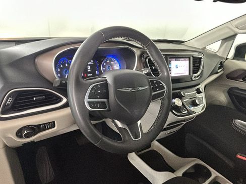 Used 2023 Chrysler Voyager LX FWD image 15