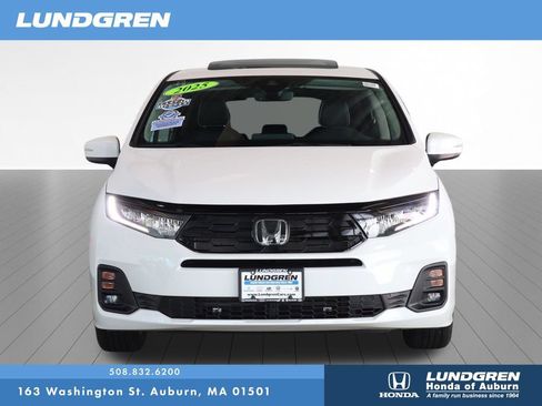 Used 2025 Honda Odyssey Touring image 3