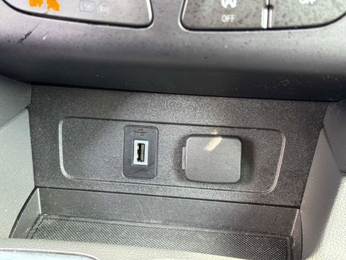 Used 2017 Ford Escape SE image 27