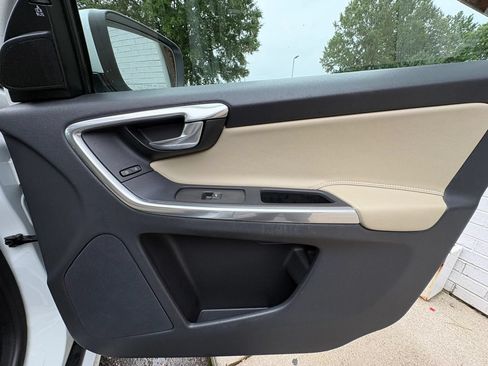 Used 2016 Volvo XC60 T6 w/ Proximity Package AWD/4WD image 15
