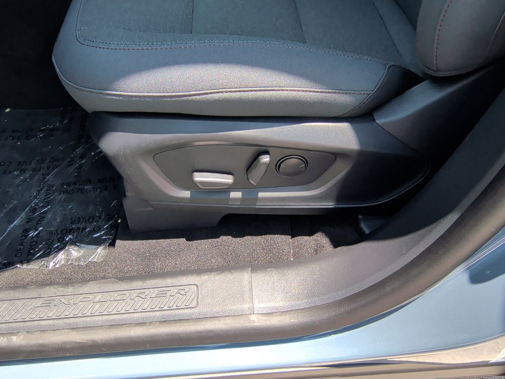 Used 2026 Ford Explorer Active RWD image 13