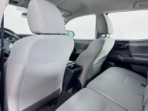 Used 2018 Toyota Tacoma SR image 31