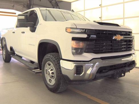 Used 2024 Chevrolet Silverado 2500 W/T w/ WT/CX Safety Package AWD/4WD image 2