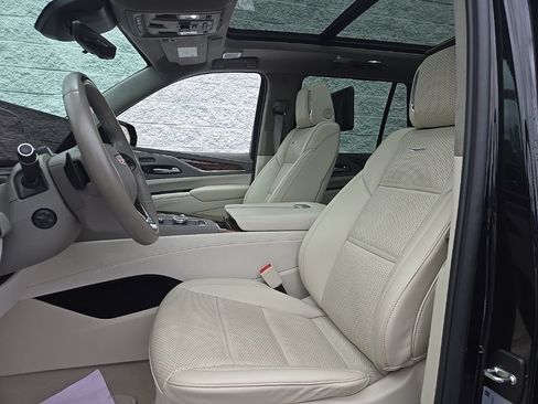 Certified 2024 Cadillac Escalade Sport Platinum w/ LPO, Floor Liner Package AWD/4WD image 11