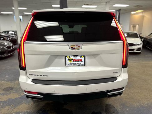 Used 2023 Cadillac Escalade Premium Luxury w/ Performance Package image 7