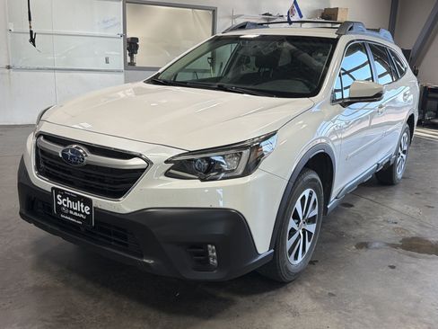 Used 2021 Subaru Outback Premium AWD/4WD image 3