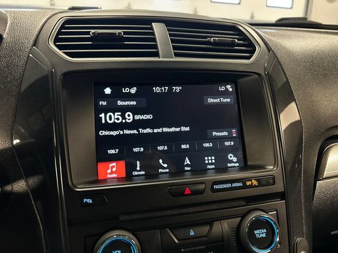 Used 2018 Ford Explorer XLT w/ Equipment Group 202A AWD/4WD image 22