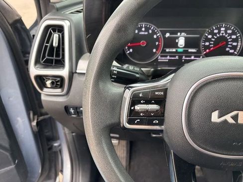 Used 2023 Kia Sorento LX image 17